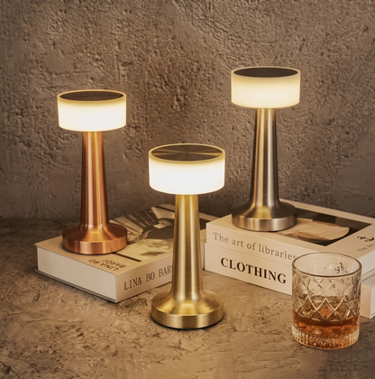 مصباح مكتبي LED بتصميم بسيط